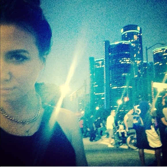 Meet your Posher, Danielle - Picture 3 of 3